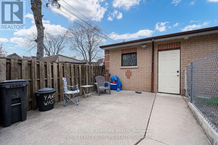 












1 - 20 EDNA AVENUE

,
Toronto,




Ontario
M6P1B5

