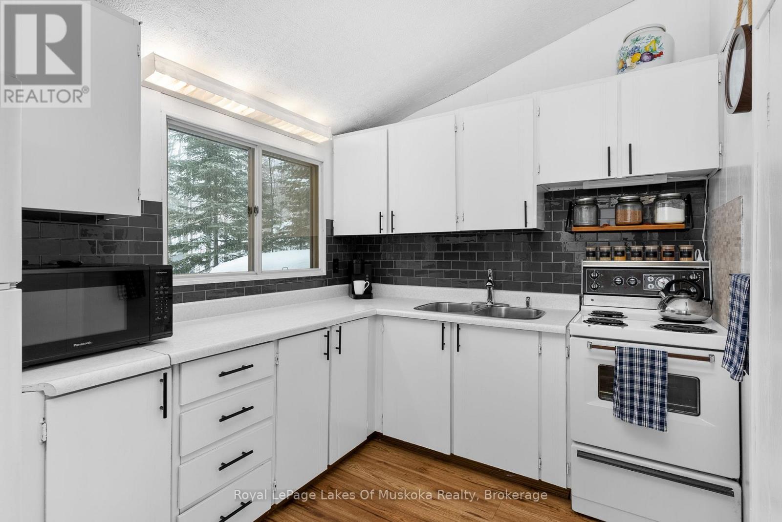 












879 RELATIVE ROAD

,
Armour,




Ontario
P0A1C0

