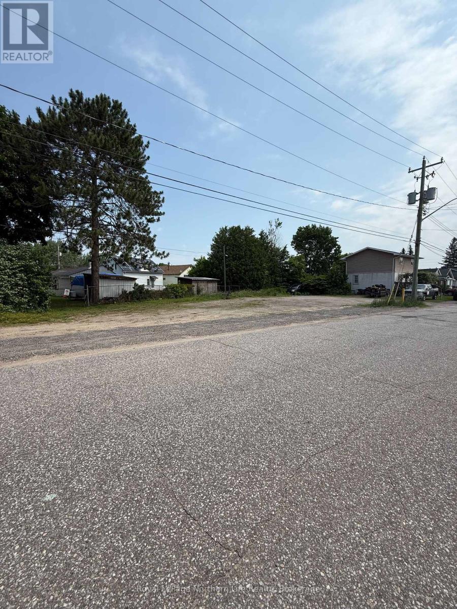 












328 DUDLEY AVENUE

,
North Bay (Central),







Ontario
P1A7A5

