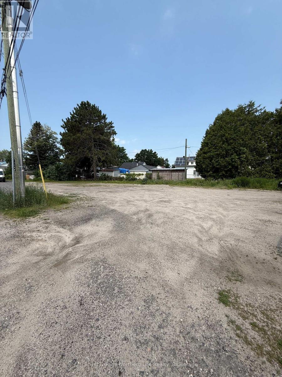 












328 DUDLEY AVENUE

,
North Bay (Central),







Ontario
P1A7A5

