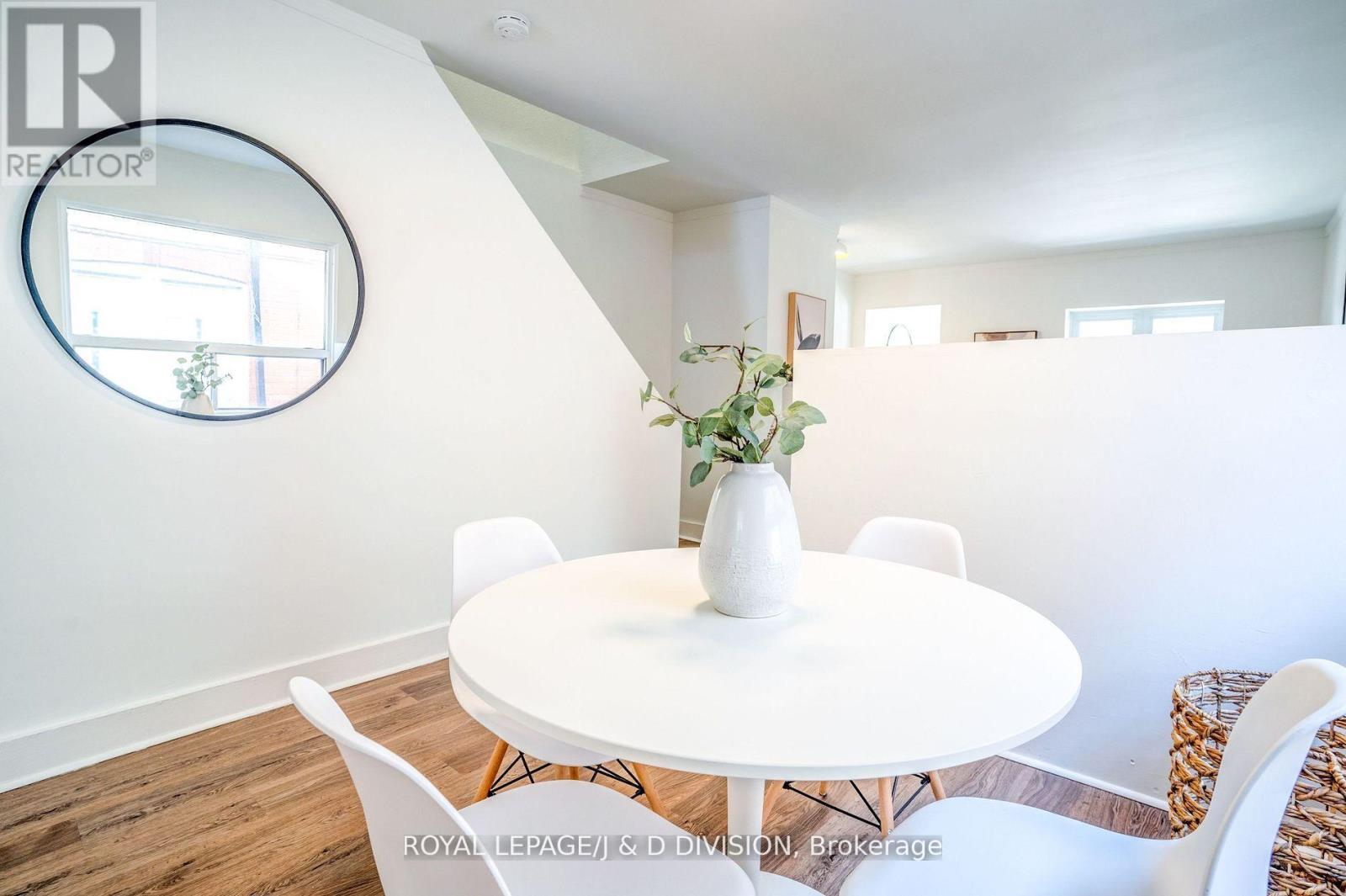 












94 BROOKSIDE DRIVE

,
Toronto,




Ontario
M4E2M1


