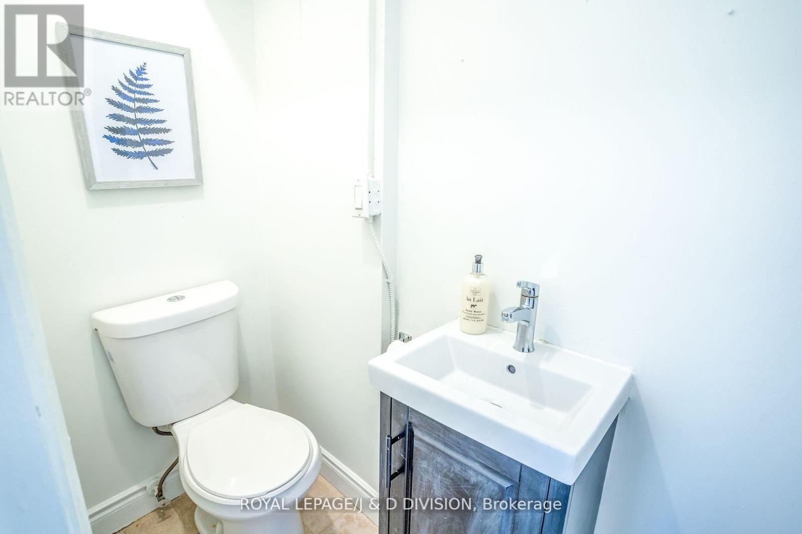 












94 BROOKSIDE DRIVE

,
Toronto,




Ontario
M4E2M1


