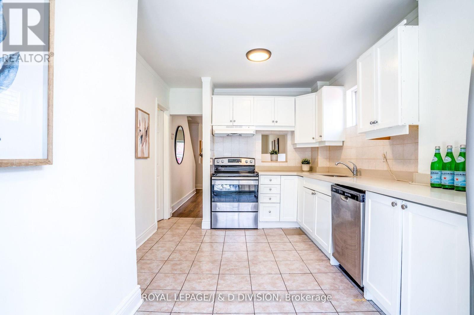 












94 BROOKSIDE DRIVE

,
Toronto,




Ontario
M4E2M1

