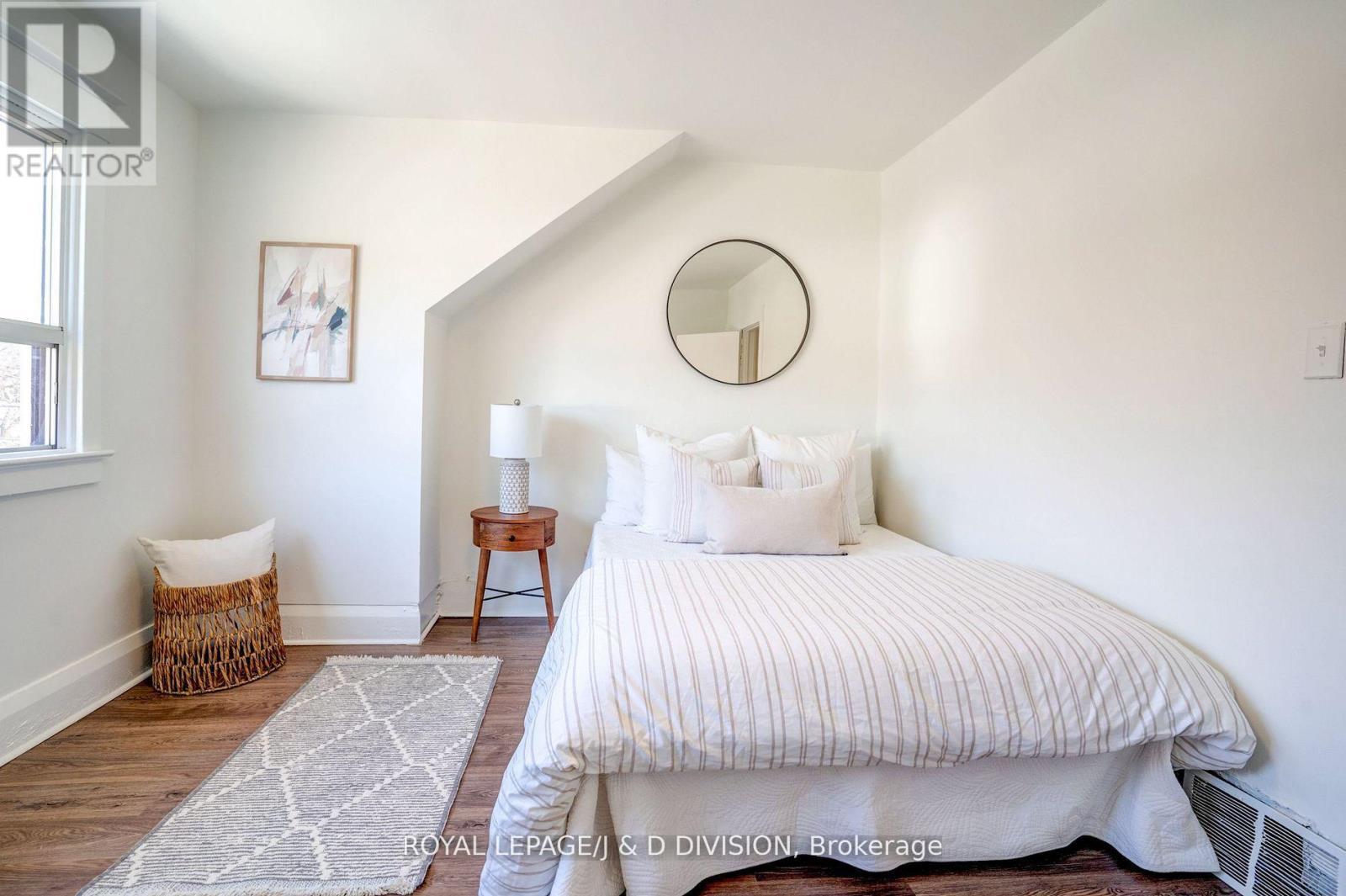 












94 BROOKSIDE DRIVE

,
Toronto,




Ontario
M4E2M1

