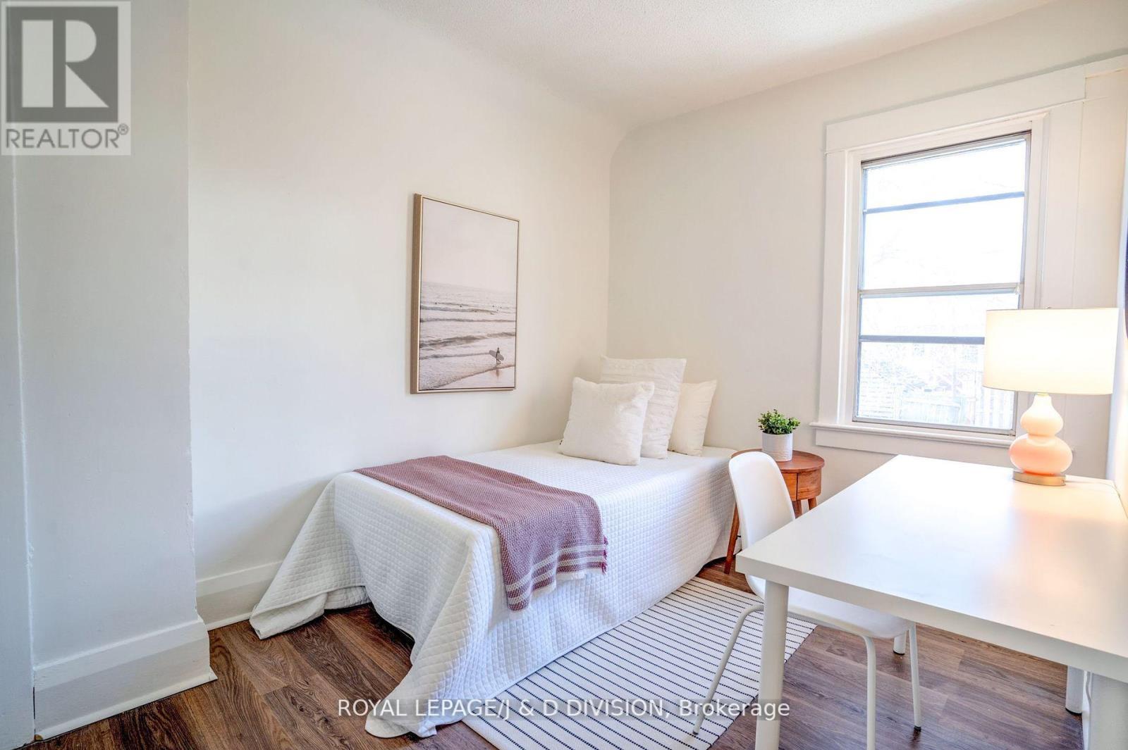 












94 BROOKSIDE DRIVE

,
Toronto,




Ontario
M4E2M1


