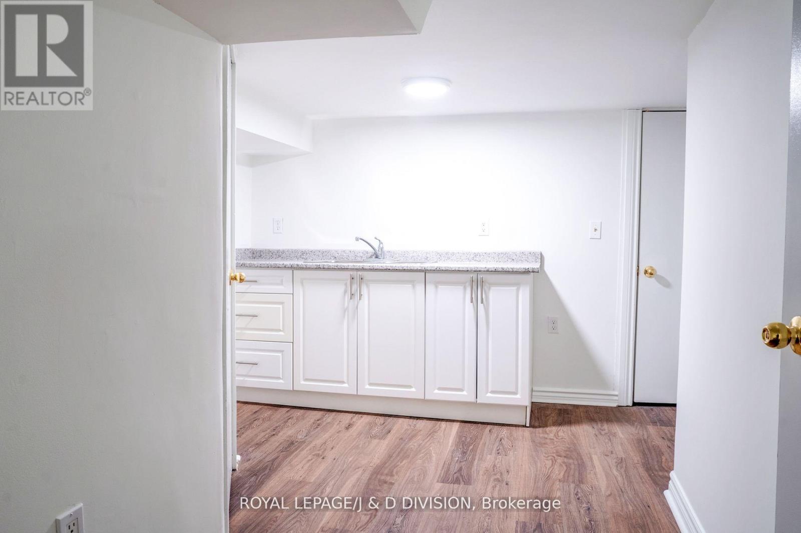 












94 BROOKSIDE DRIVE

,
Toronto,




Ontario
M4E2M1

