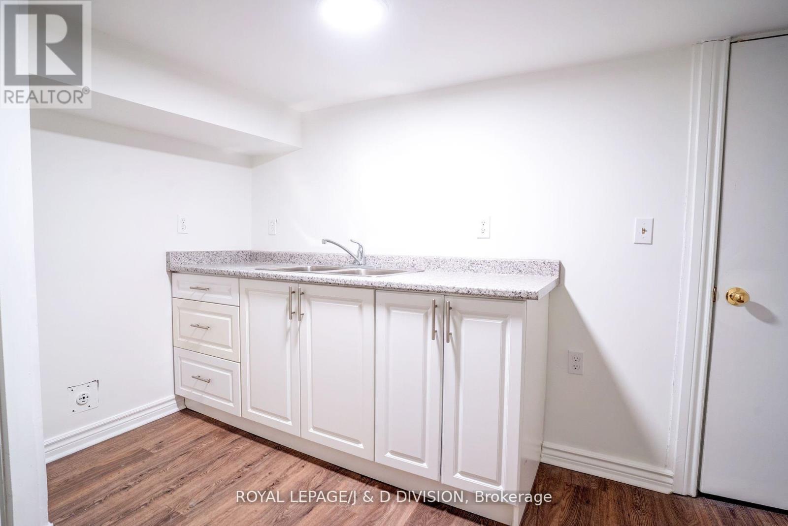 












94 BROOKSIDE DRIVE

,
Toronto,




Ontario
M4E2M1

