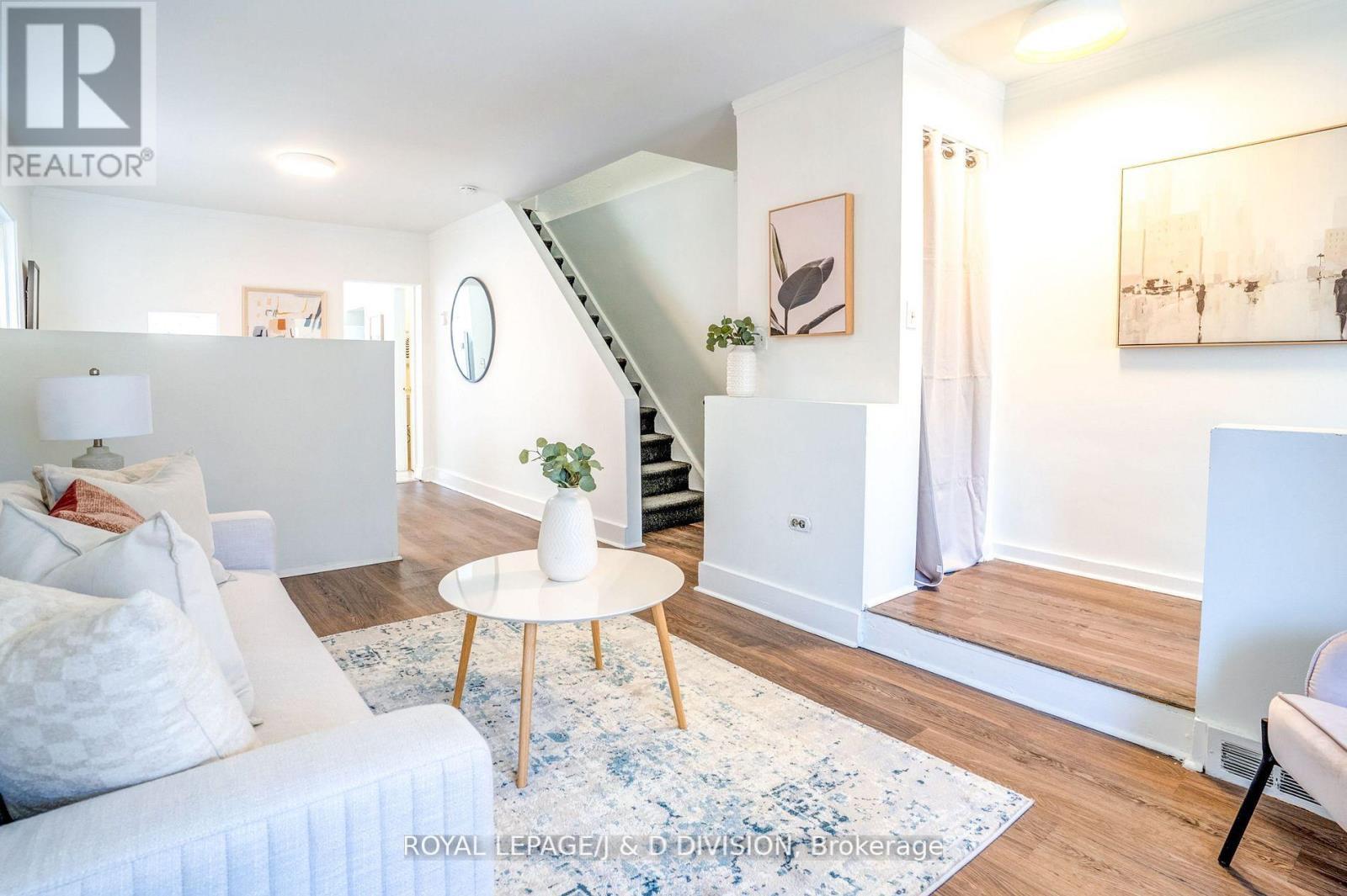 












94 BROOKSIDE DRIVE

,
Toronto,




Ontario
M4E2M1

