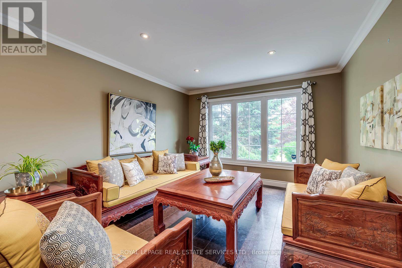 












1143 CHAPELTON PLACE

,
Oakville,




Ontario
L6M2B1

