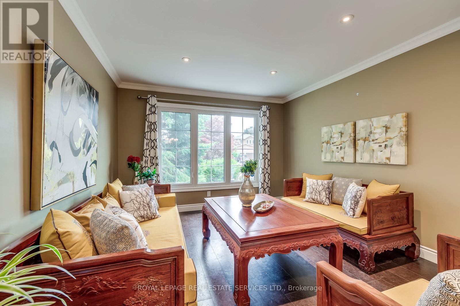 












1143 CHAPELTON PLACE

,
Oakville,




Ontario
L6M2B1

