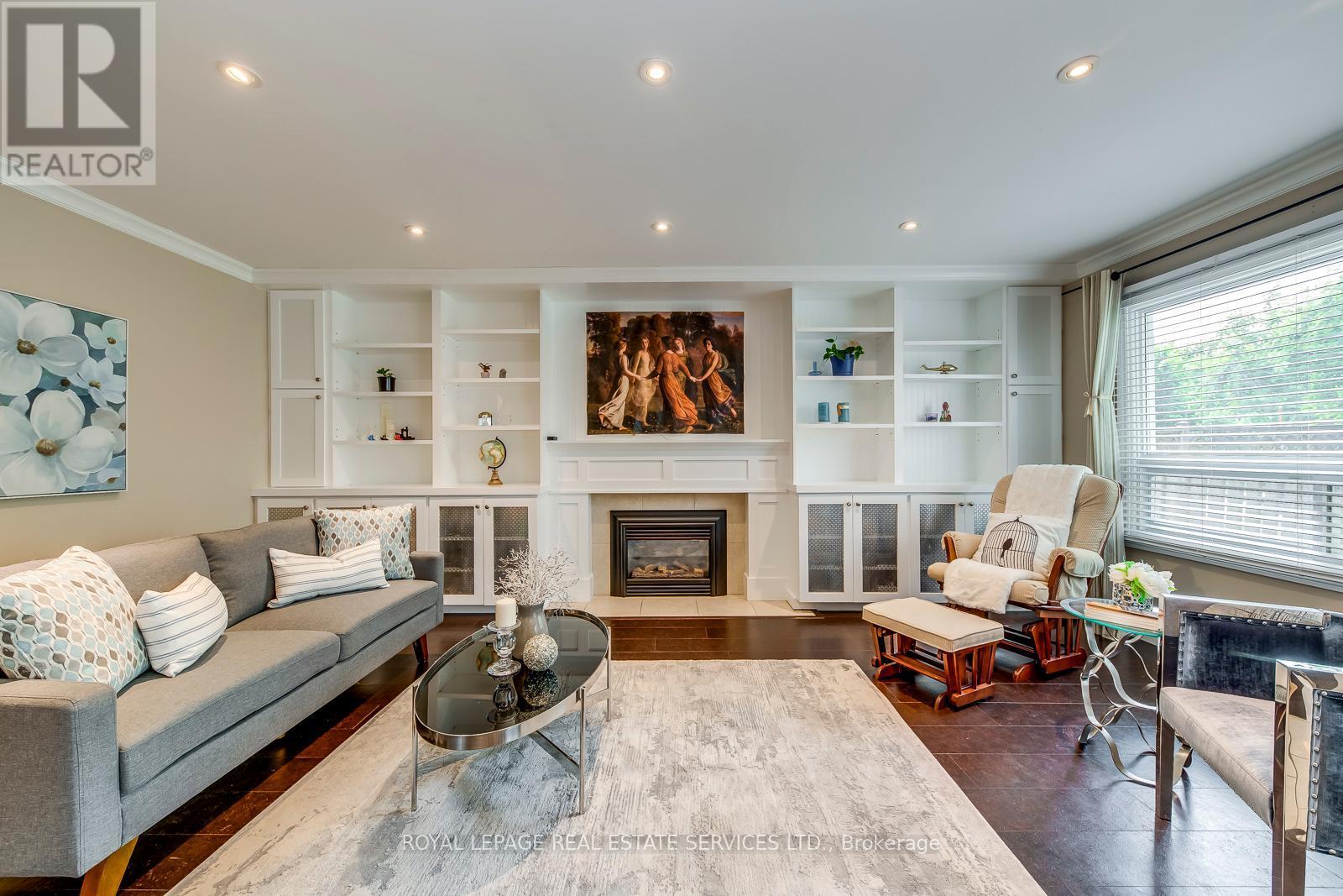 












1143 CHAPELTON PLACE

,
Oakville,




Ontario
L6M2B1

