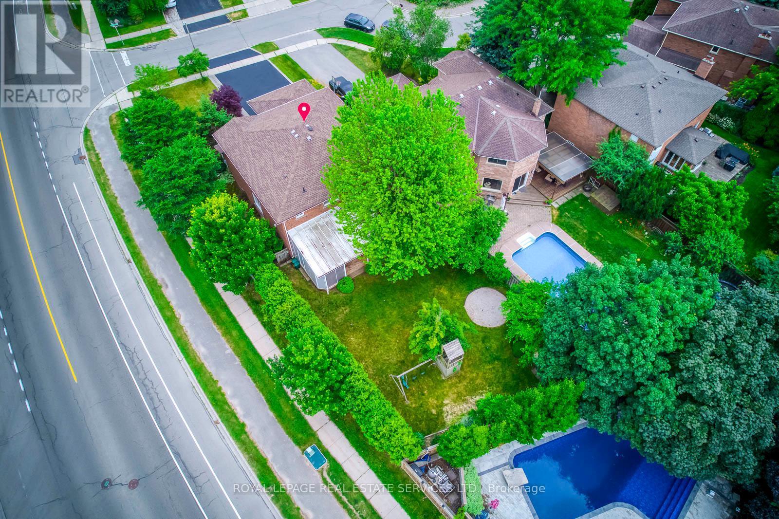 












1143 CHAPELTON PLACE

,
Oakville,




Ontario
L6M2B1

