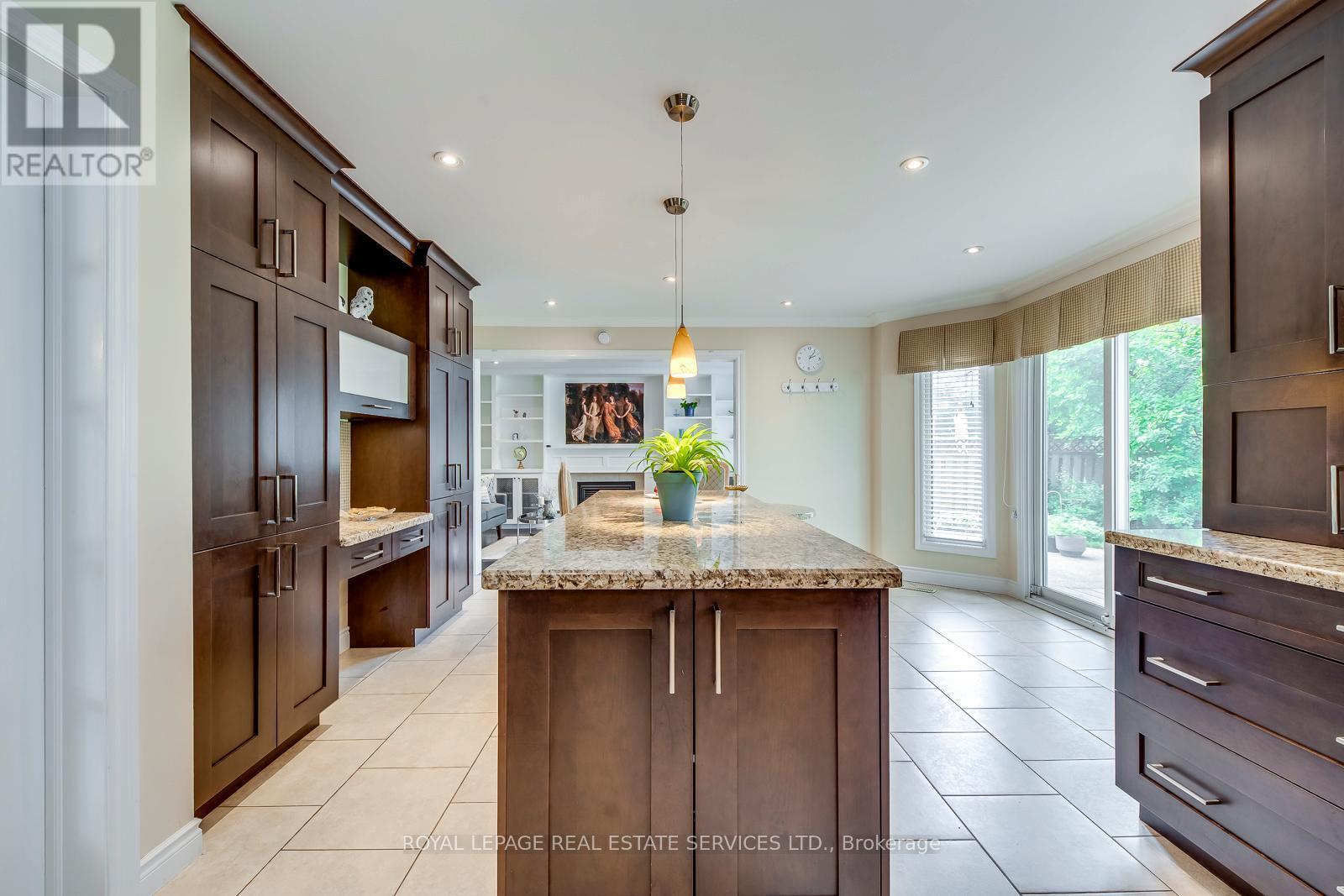 












1143 CHAPELTON PLACE

,
Oakville,




Ontario
L6M2B1


