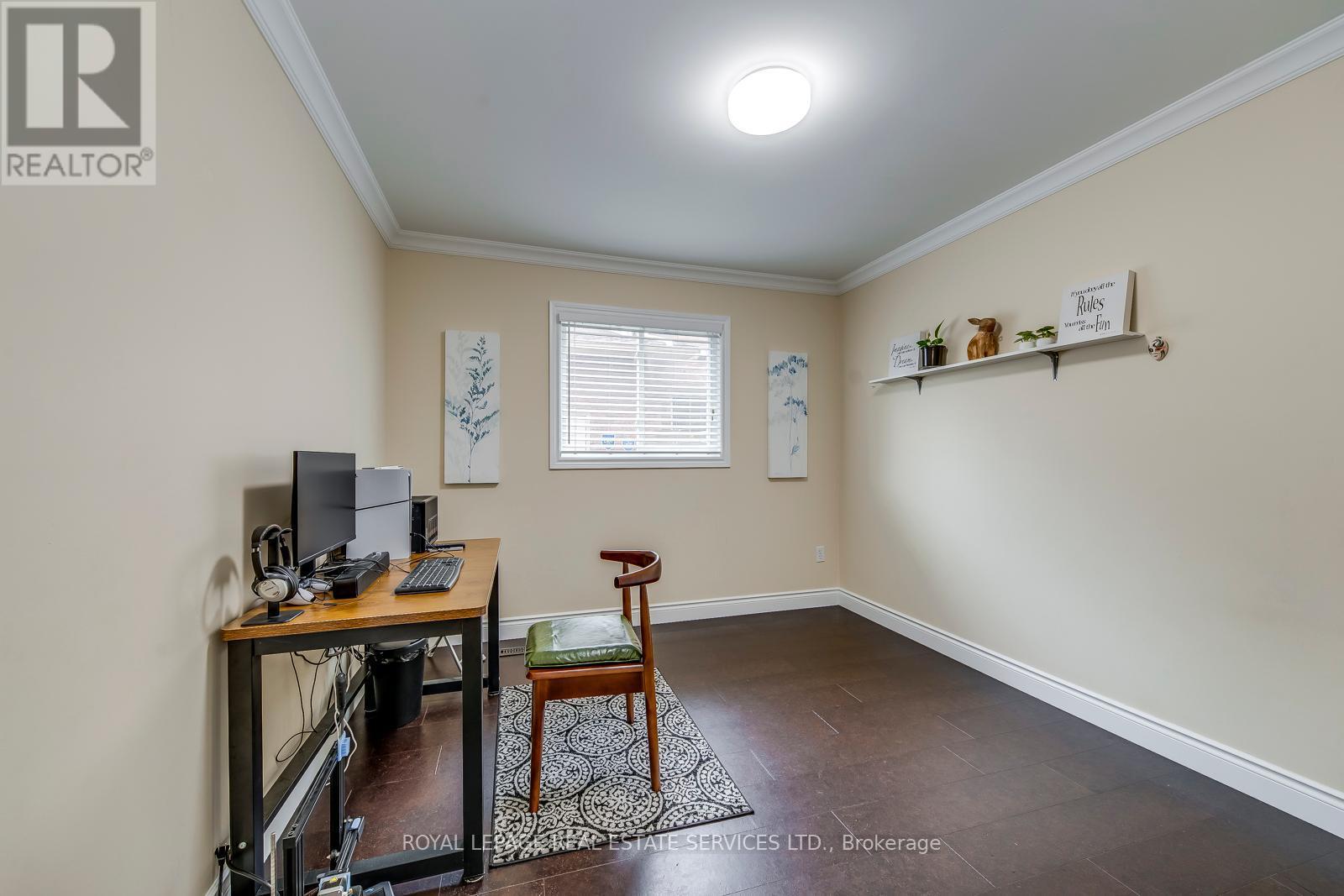 












1143 CHAPELTON PLACE

,
Oakville,




Ontario
L6M2B1

