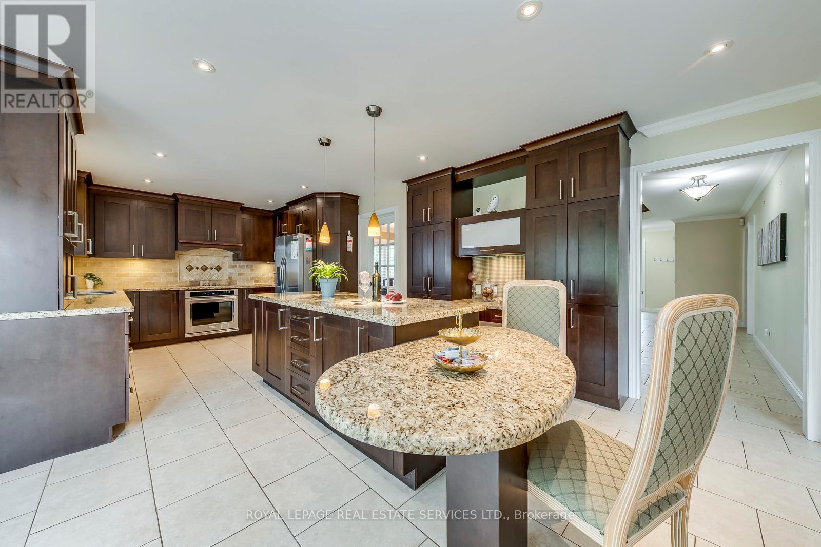












1143 CHAPELTON PLACE

,
Oakville,




Ontario
L6M2B1

