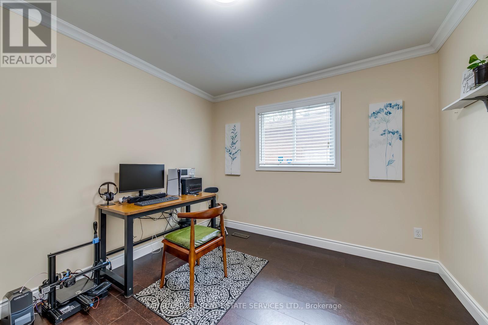 












1143 CHAPELTON PLACE

,
Oakville,




Ontario
L6M2B1

