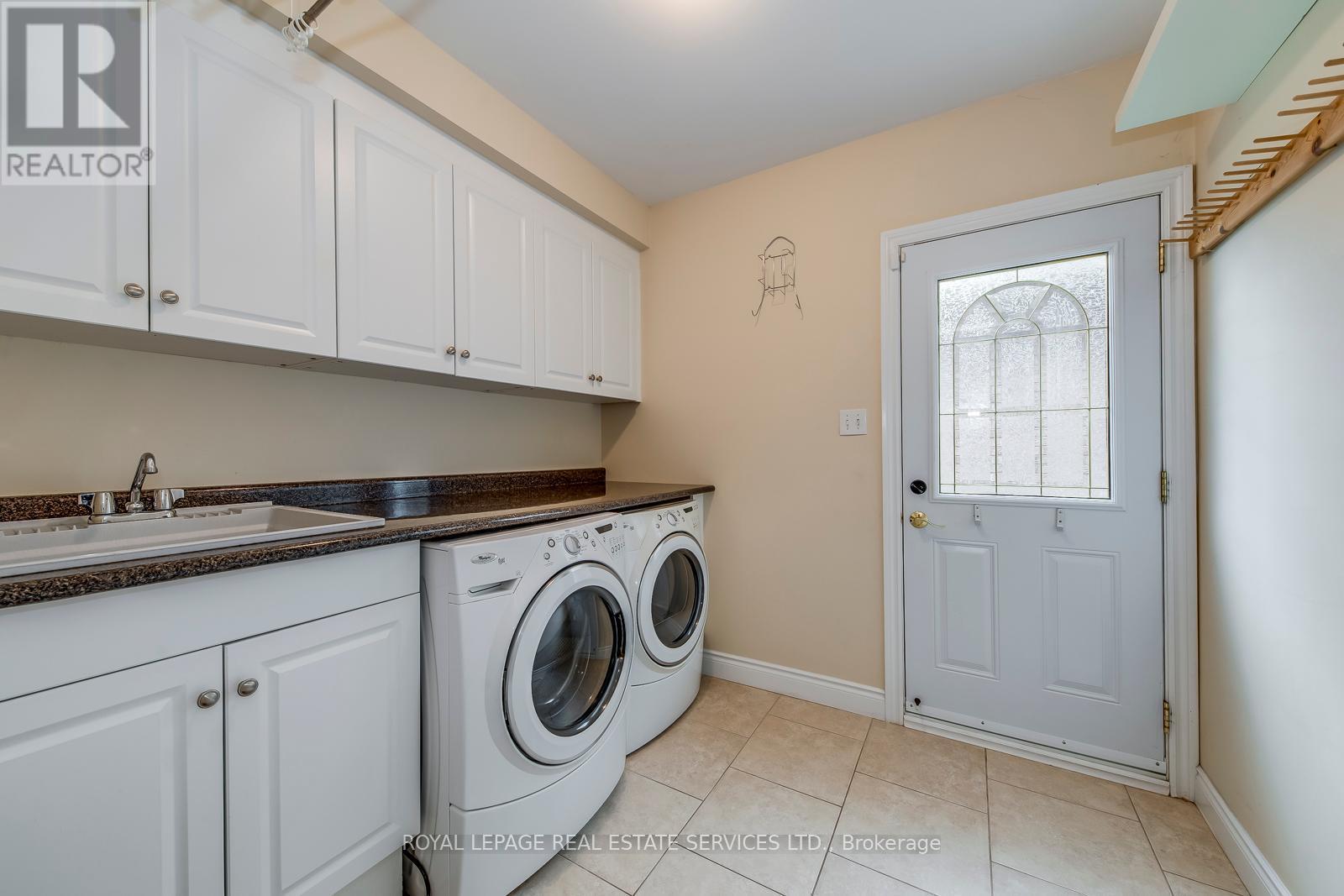 












1143 CHAPELTON PLACE

,
Oakville,




Ontario
L6M2B1

