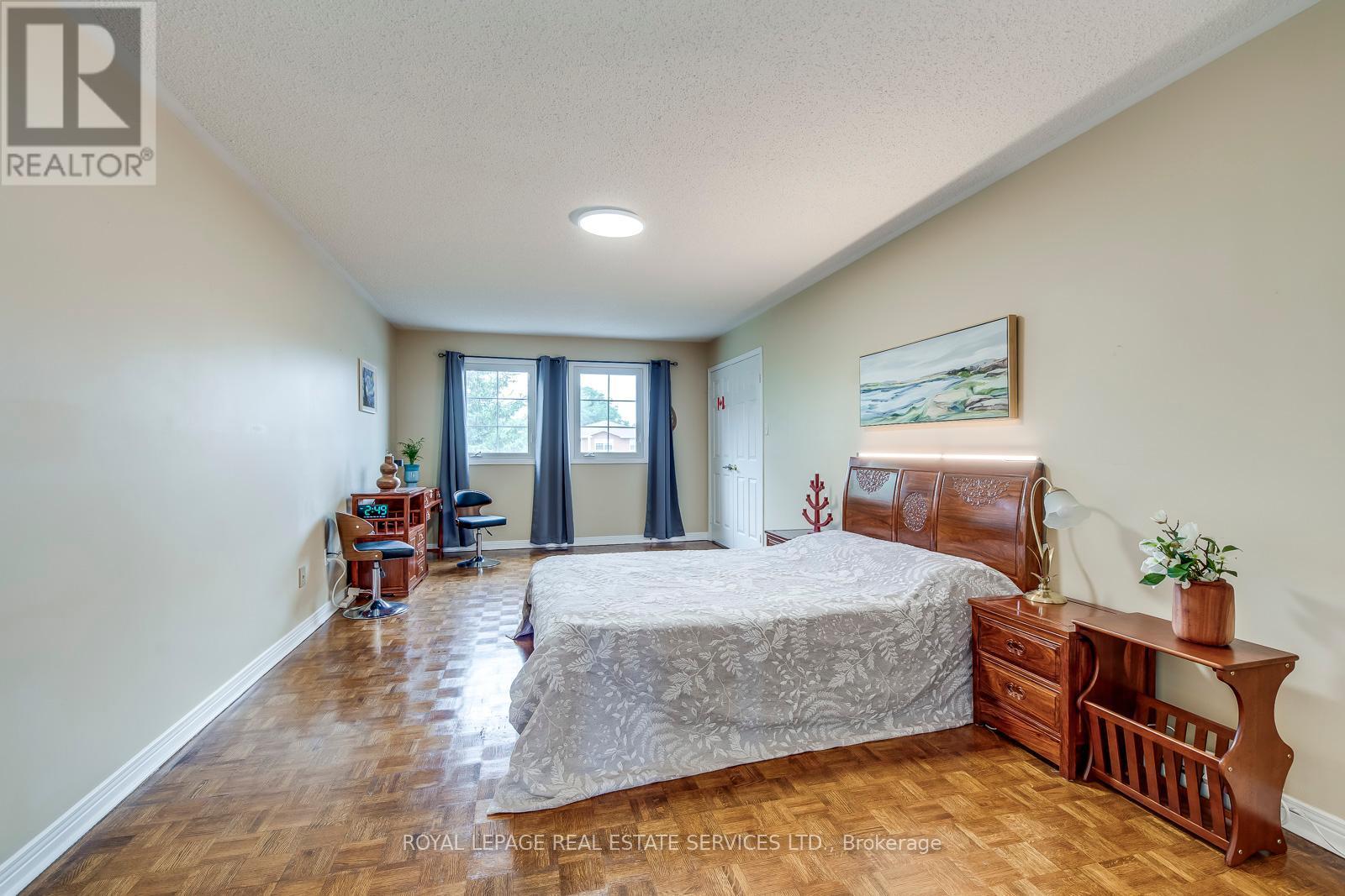 












1143 CHAPELTON PLACE

,
Oakville,




Ontario
L6M2B1

