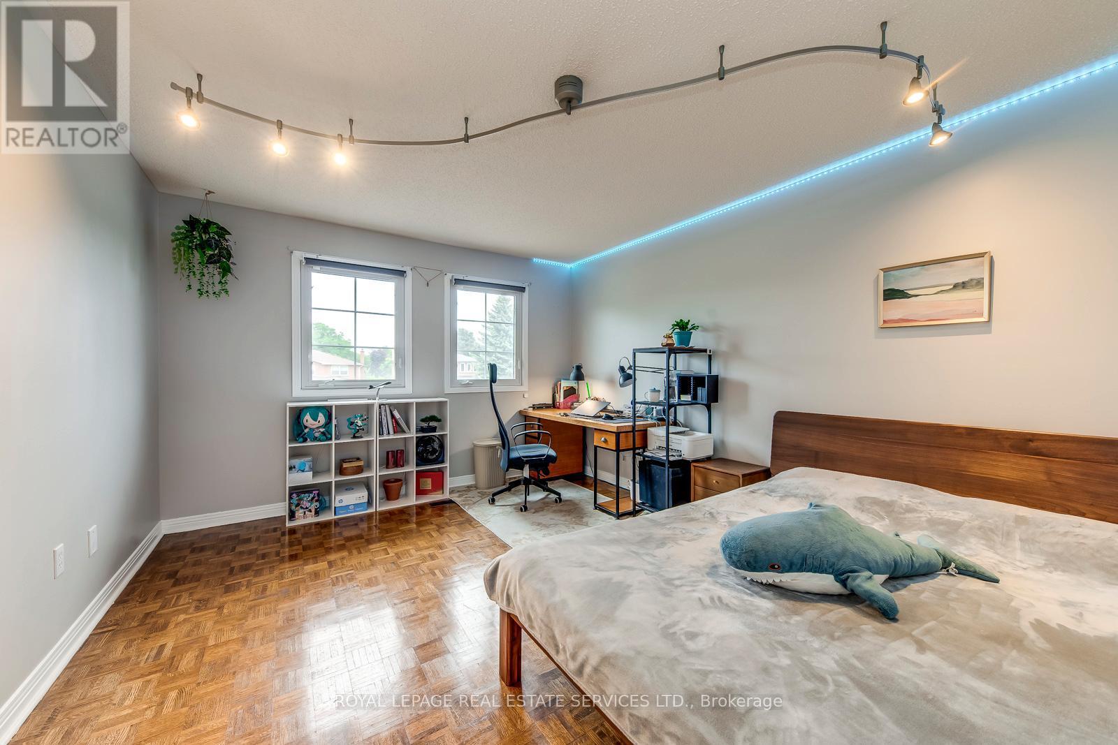 












1143 CHAPELTON PLACE

,
Oakville,




Ontario
L6M2B1


