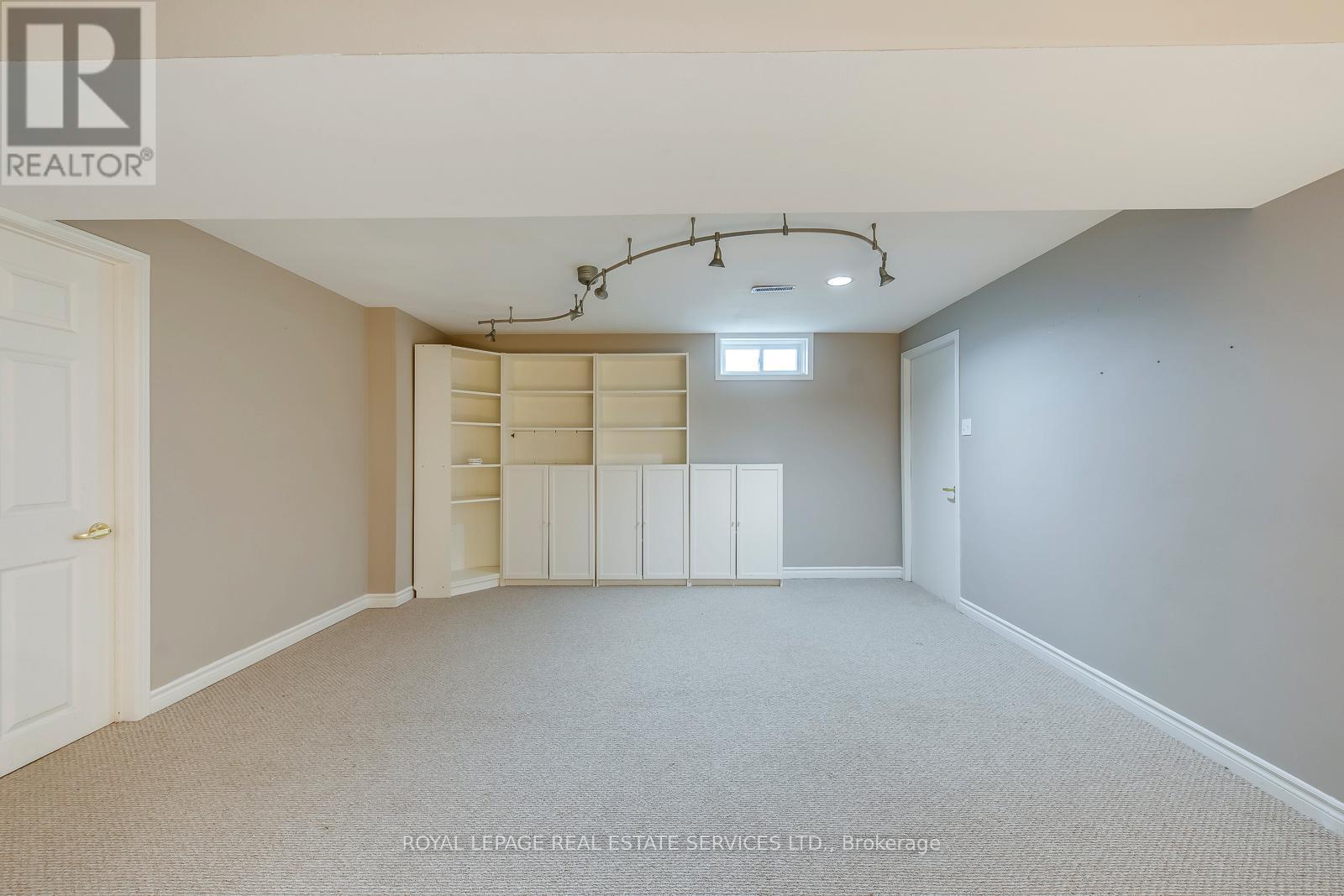 












1143 CHAPELTON PLACE

,
Oakville,




Ontario
L6M2B1


