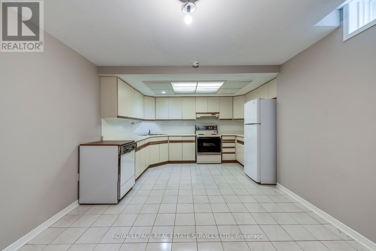 












1143 CHAPELTON PLACE

,
Oakville,




Ontario
L6M2B1

