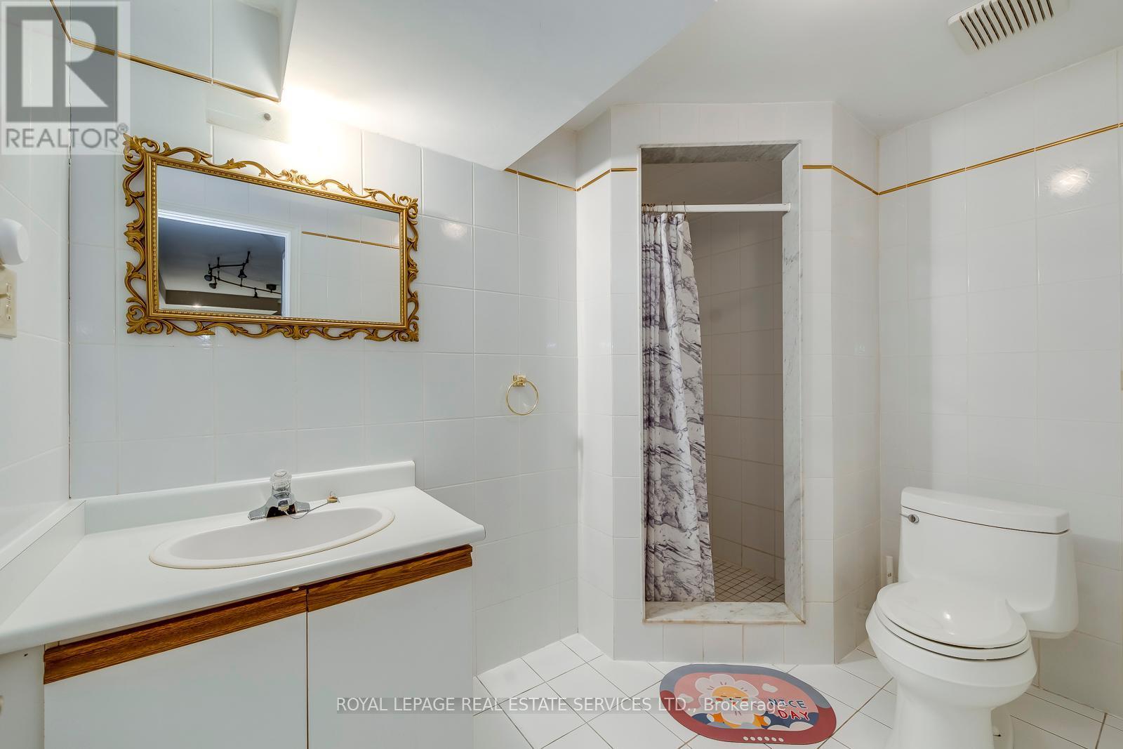 












1143 CHAPELTON PLACE

,
Oakville,




Ontario
L6M2B1

