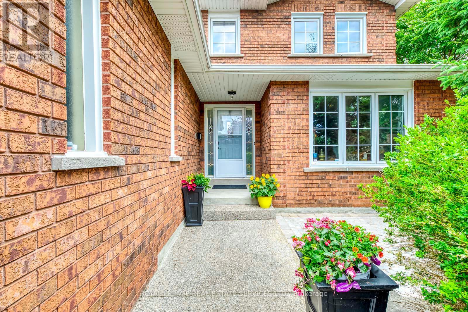 












1143 CHAPELTON PLACE

,
Oakville,




Ontario
L6M2B1

