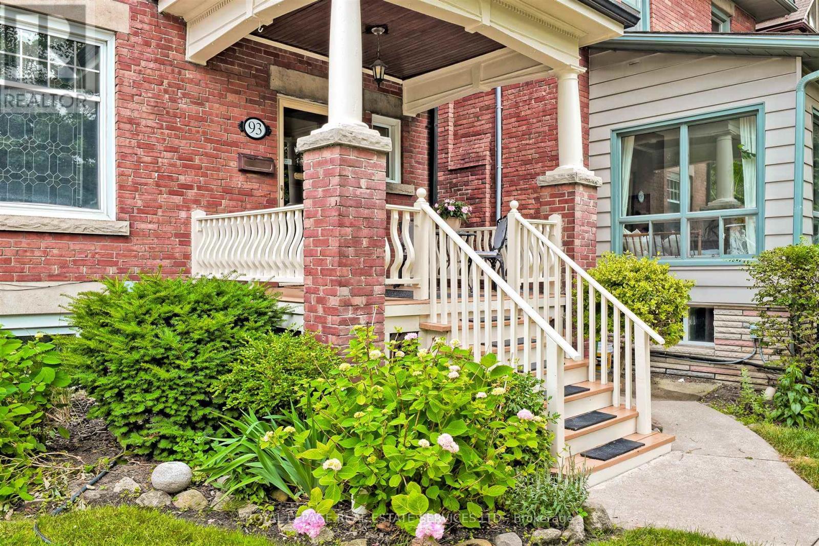 












93 MEDLAND CRESCENT

,
Toronto,




Ontario
M6P2N3

