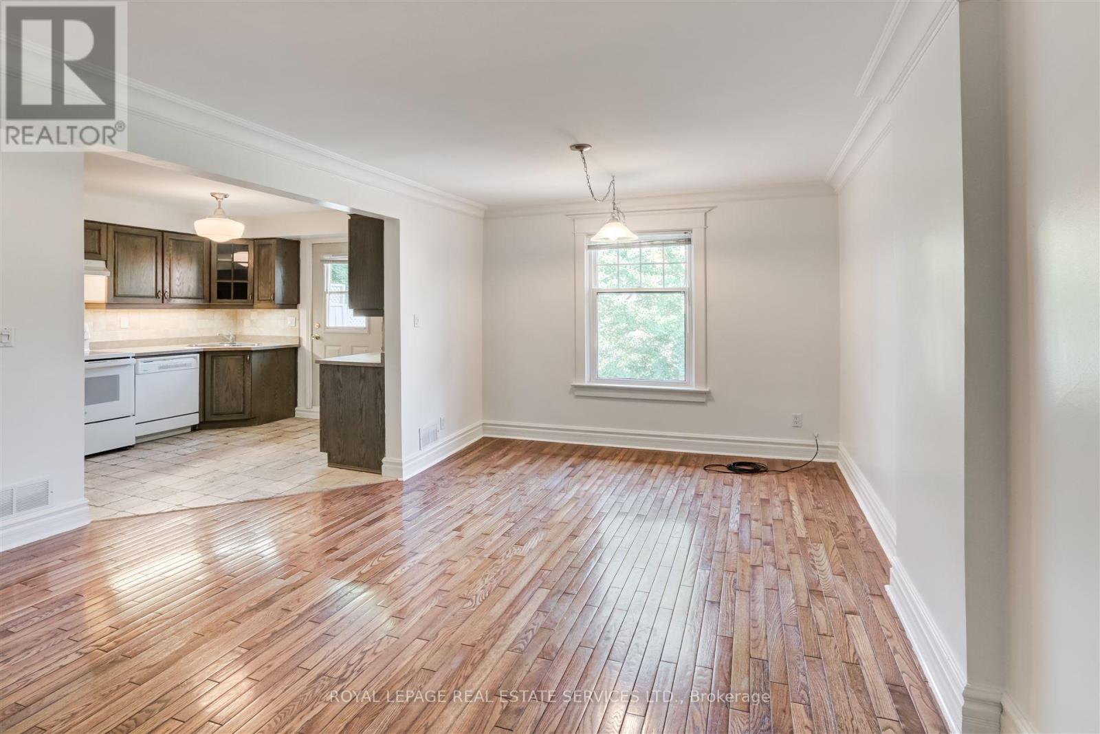 












93 MEDLAND CRESCENT

,
Toronto,




Ontario
M6P2N3

