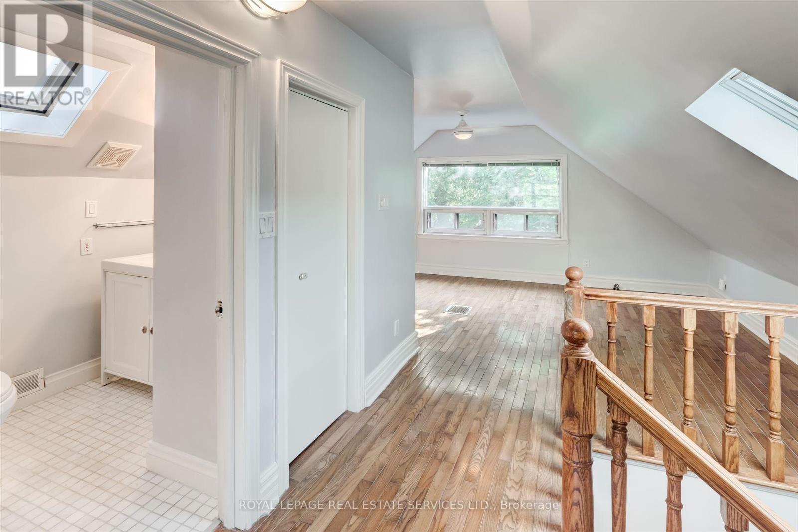 












93 MEDLAND CRESCENT

,
Toronto,




Ontario
M6P2N3

