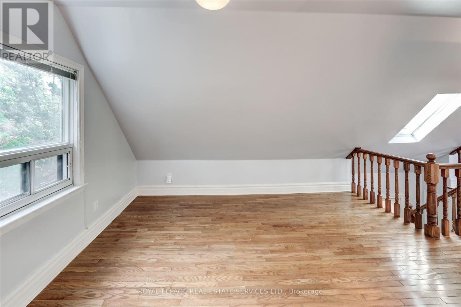 












93 MEDLAND CRESCENT

,
Toronto,




Ontario
M6P2N3

