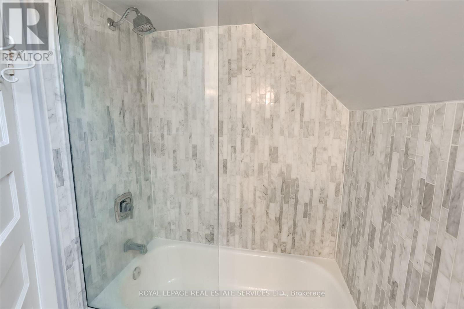 












93 MEDLAND CRESCENT

,
Toronto,




Ontario
M6P2N3

