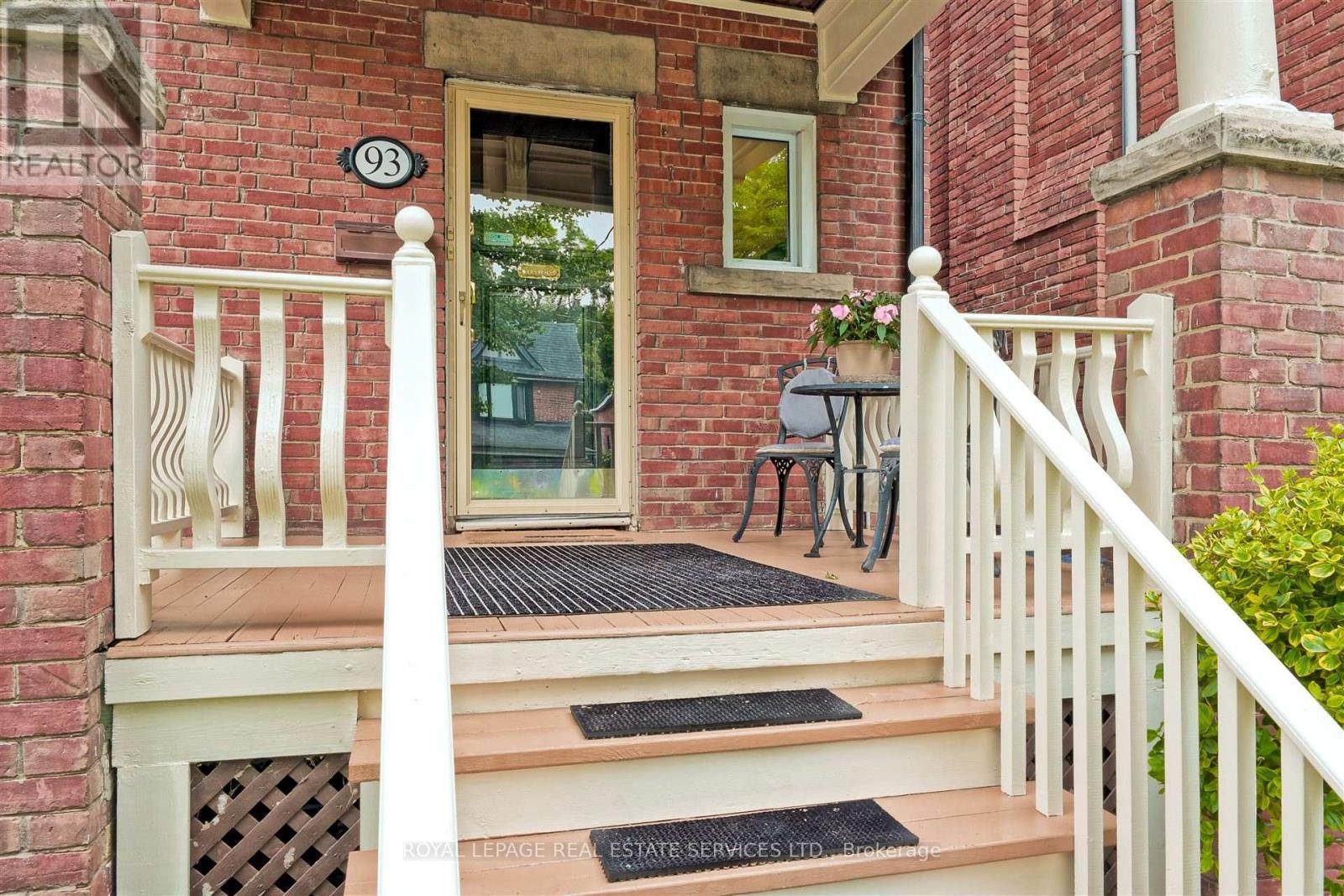 












93 MEDLAND CRESCENT

,
Toronto,




Ontario
M6P2N3

