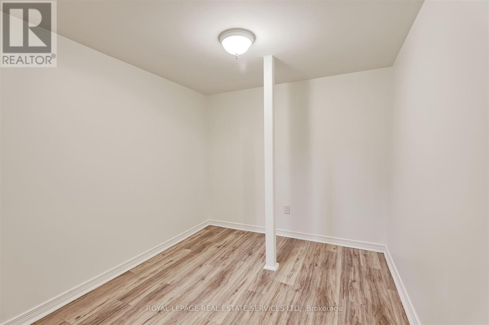 












93 MEDLAND CRESCENT

,
Toronto,




Ontario
M6P2N3


