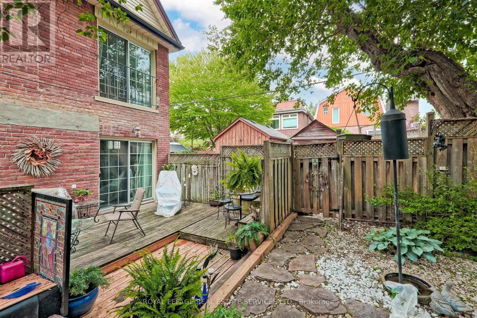 












93 MEDLAND CRESCENT

,
Toronto,




Ontario
M6P2N3

