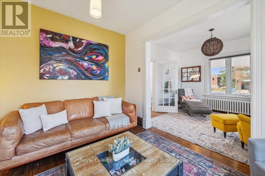 












572 WOOLWICH STREET

,
Guelph (Exhibition Park),




Ontario
N1H3Y2

