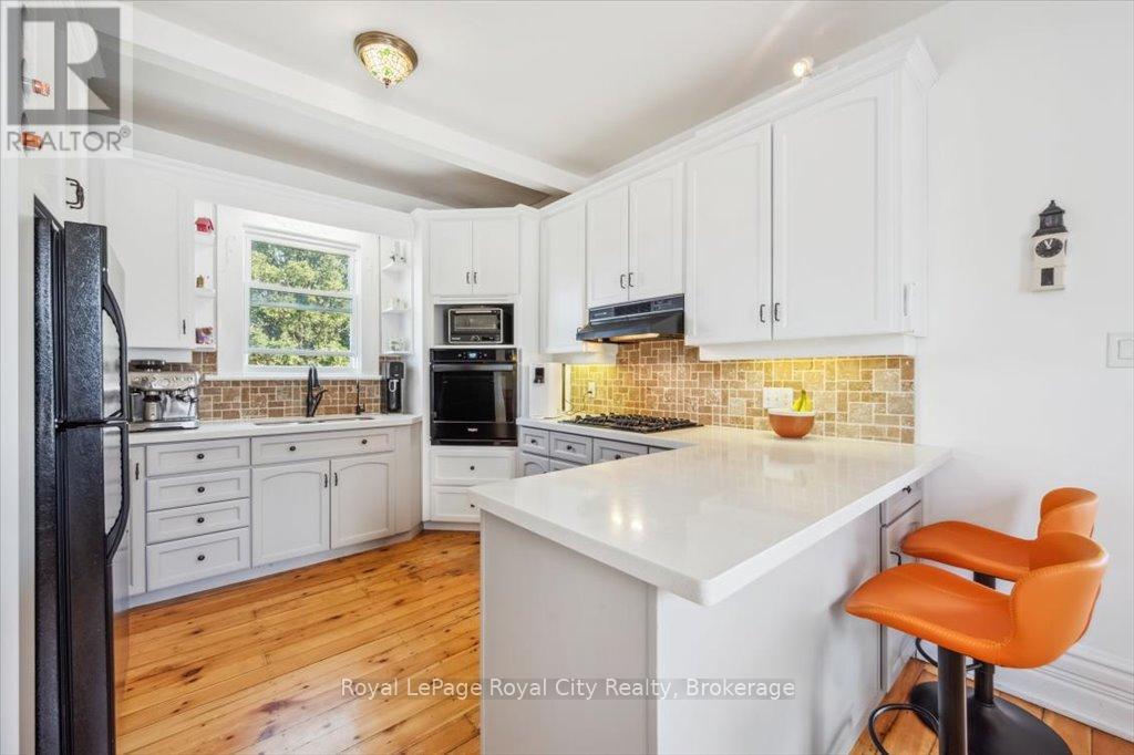 












572 WOOLWICH STREET

,
Guelph (Exhibition Park),




Ontario
N1H3Y2

