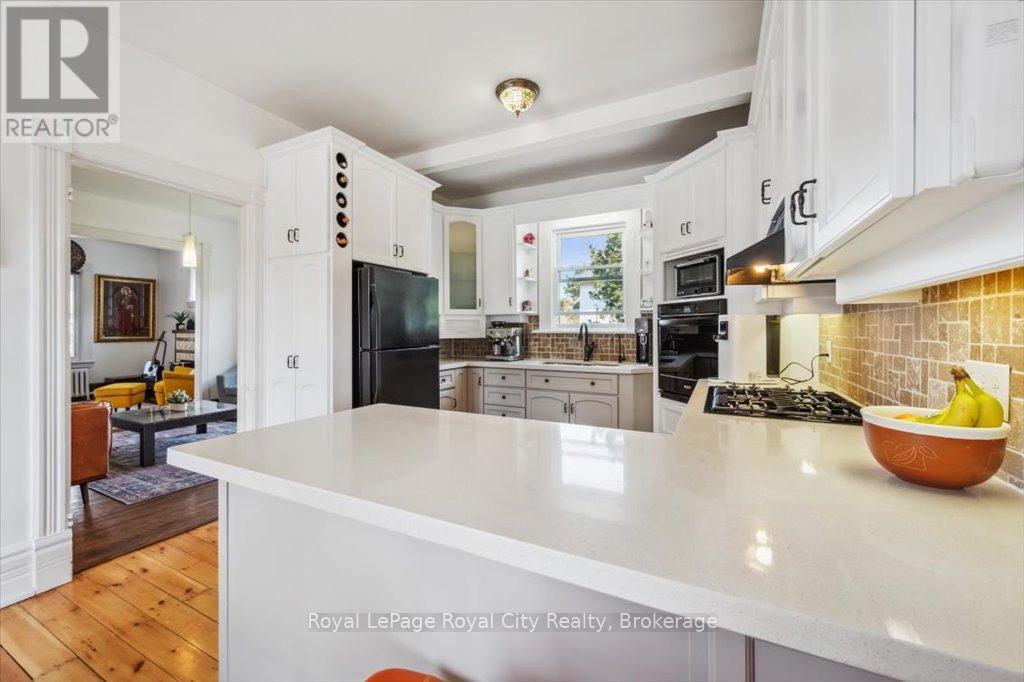 












572 WOOLWICH STREET

,
Guelph (Exhibition Park),




Ontario
N1H3Y2

