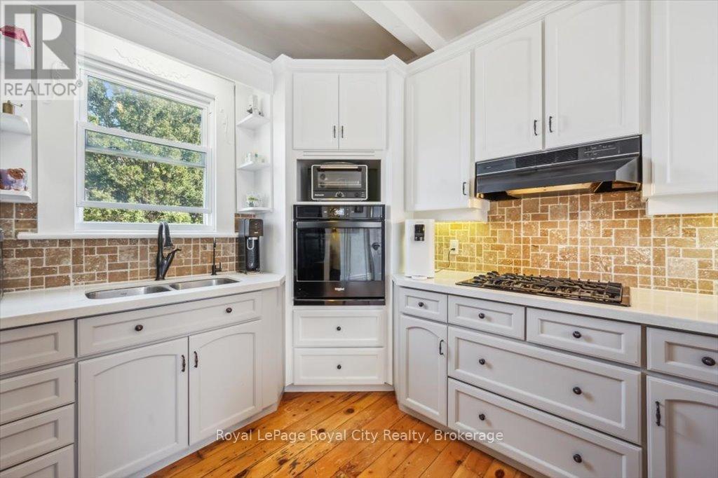 












572 WOOLWICH STREET

,
Guelph (Exhibition Park),




Ontario
N1H3Y2

