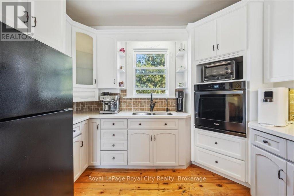 












572 WOOLWICH STREET

,
Guelph (Exhibition Park),




Ontario
N1H3Y2


