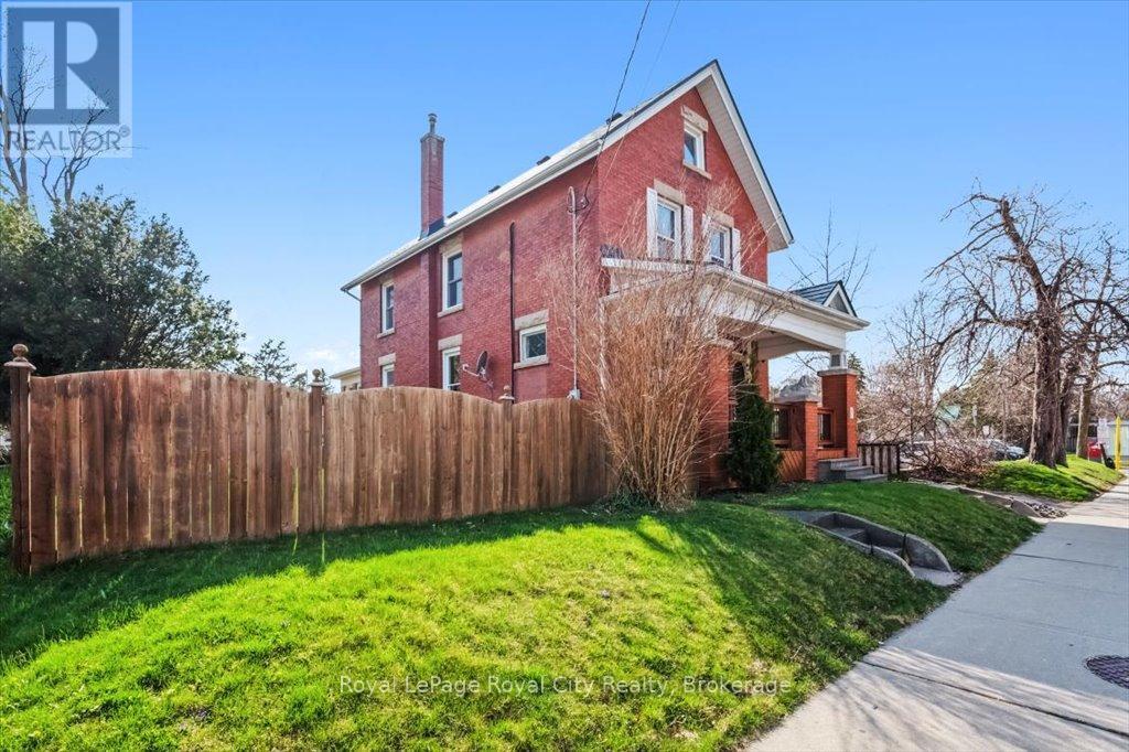












572 WOOLWICH STREET

,
Guelph (Exhibition Park),




Ontario
N1H3Y2

