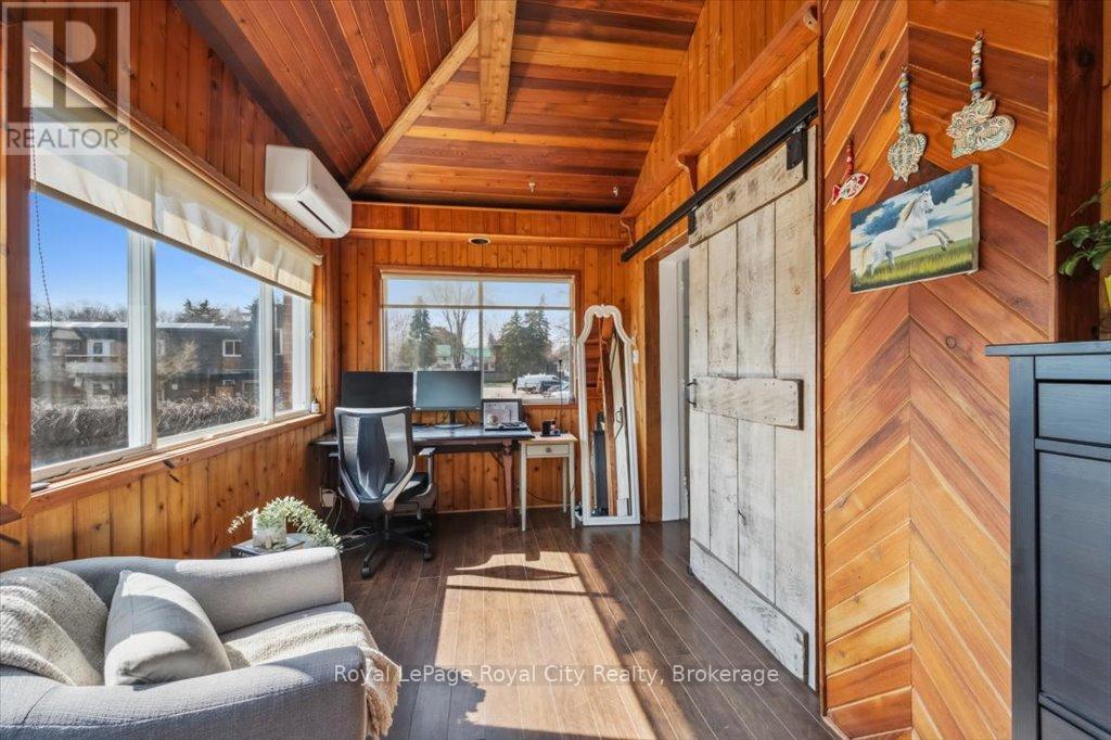 












572 WOOLWICH STREET

,
Guelph (Exhibition Park),




Ontario
N1H3Y2

