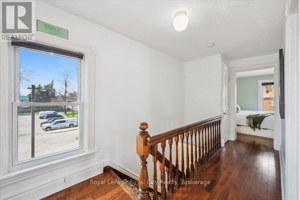 












572 WOOLWICH STREET

,
Guelph (Exhibition Park),




Ontario
N1H3Y2

