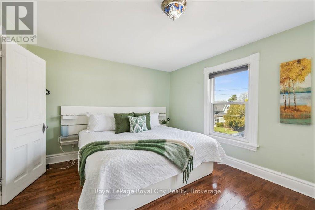 












572 WOOLWICH STREET

,
Guelph (Exhibition Park),




Ontario
N1H3Y2

