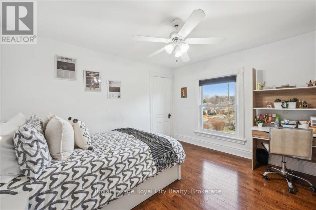












572 WOOLWICH STREET

,
Guelph (Exhibition Park),




Ontario
N1H3Y2

