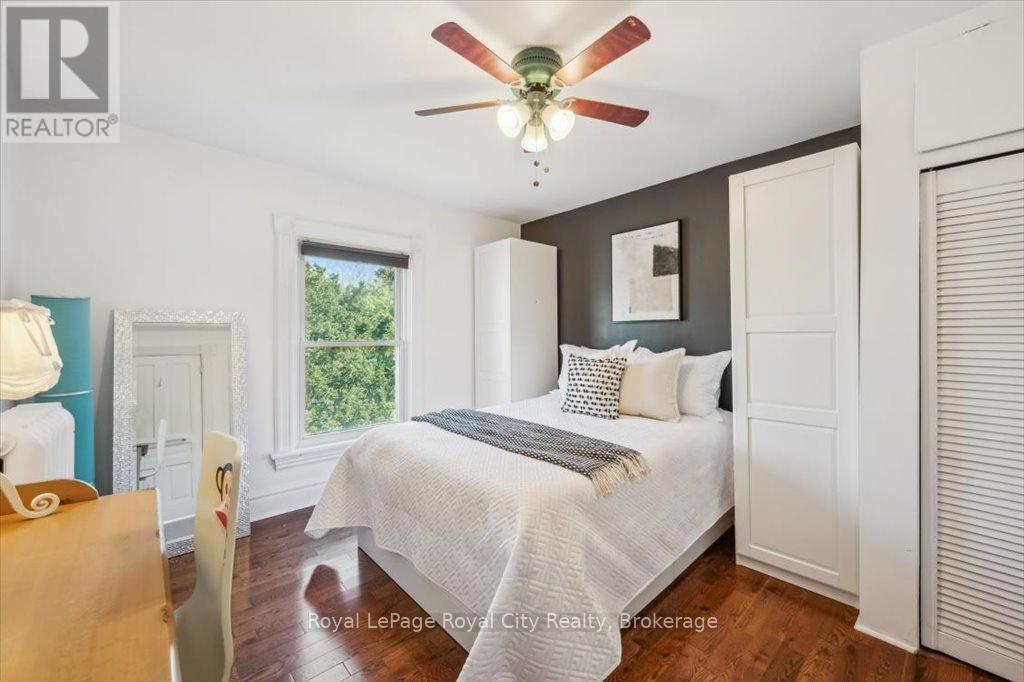 












572 WOOLWICH STREET

,
Guelph (Exhibition Park),




Ontario
N1H3Y2

