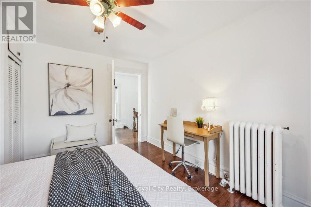 












572 WOOLWICH STREET

,
Guelph (Exhibition Park),




Ontario
N1H3Y2

