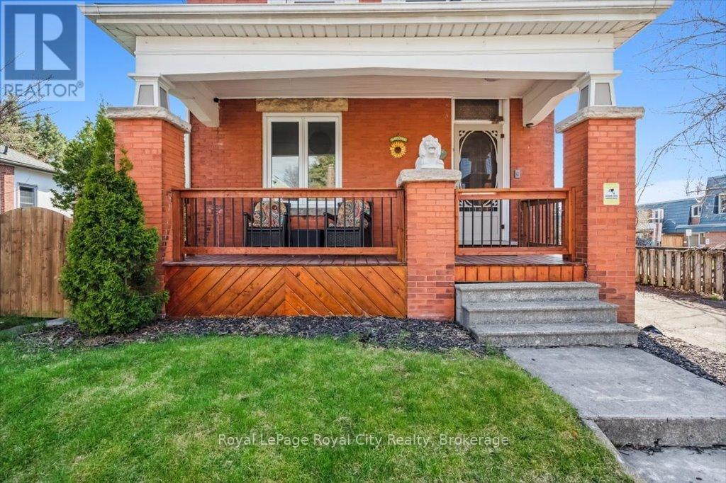 












572 WOOLWICH STREET

,
Guelph (Exhibition Park),




Ontario
N1H3Y2

