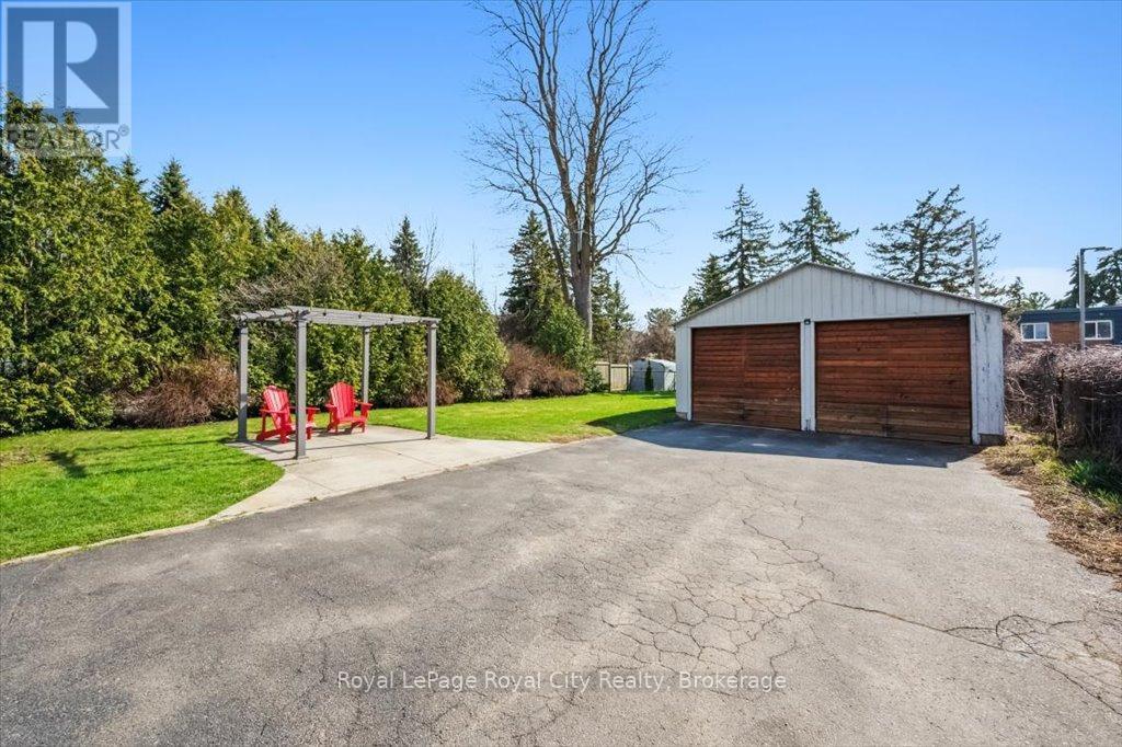 












572 WOOLWICH STREET

,
Guelph (Exhibition Park),




Ontario
N1H3Y2

