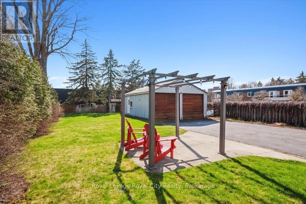 












572 WOOLWICH STREET

,
Guelph (Exhibition Park),




Ontario
N1H3Y2


